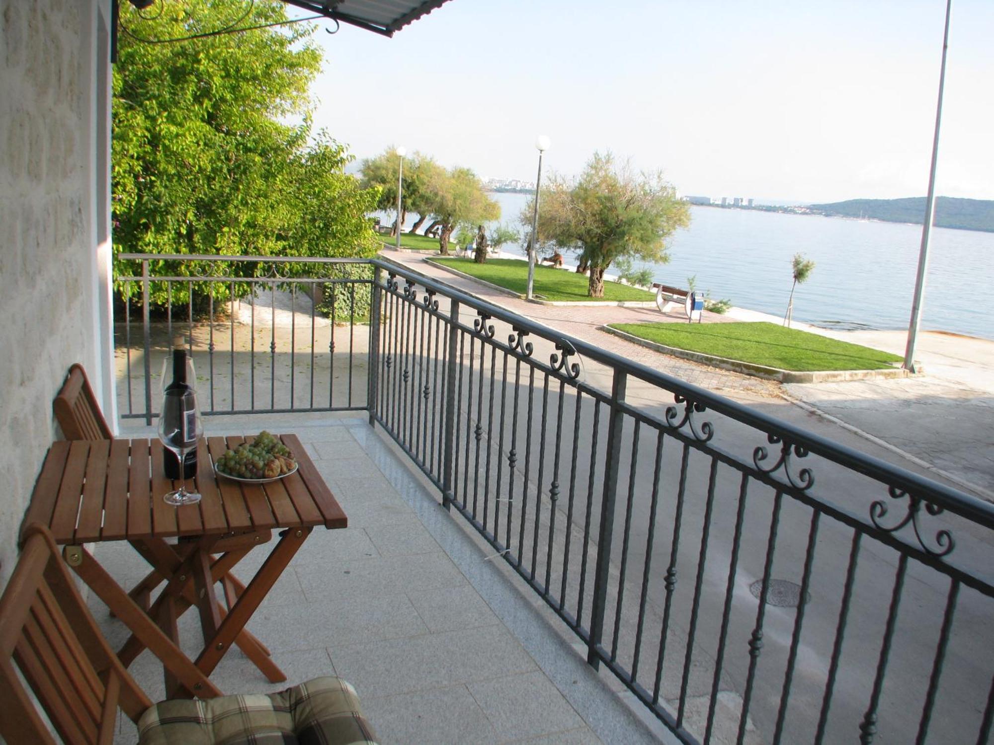 Apartment In Stone House On Seaside Kaštela Exteriér fotografie